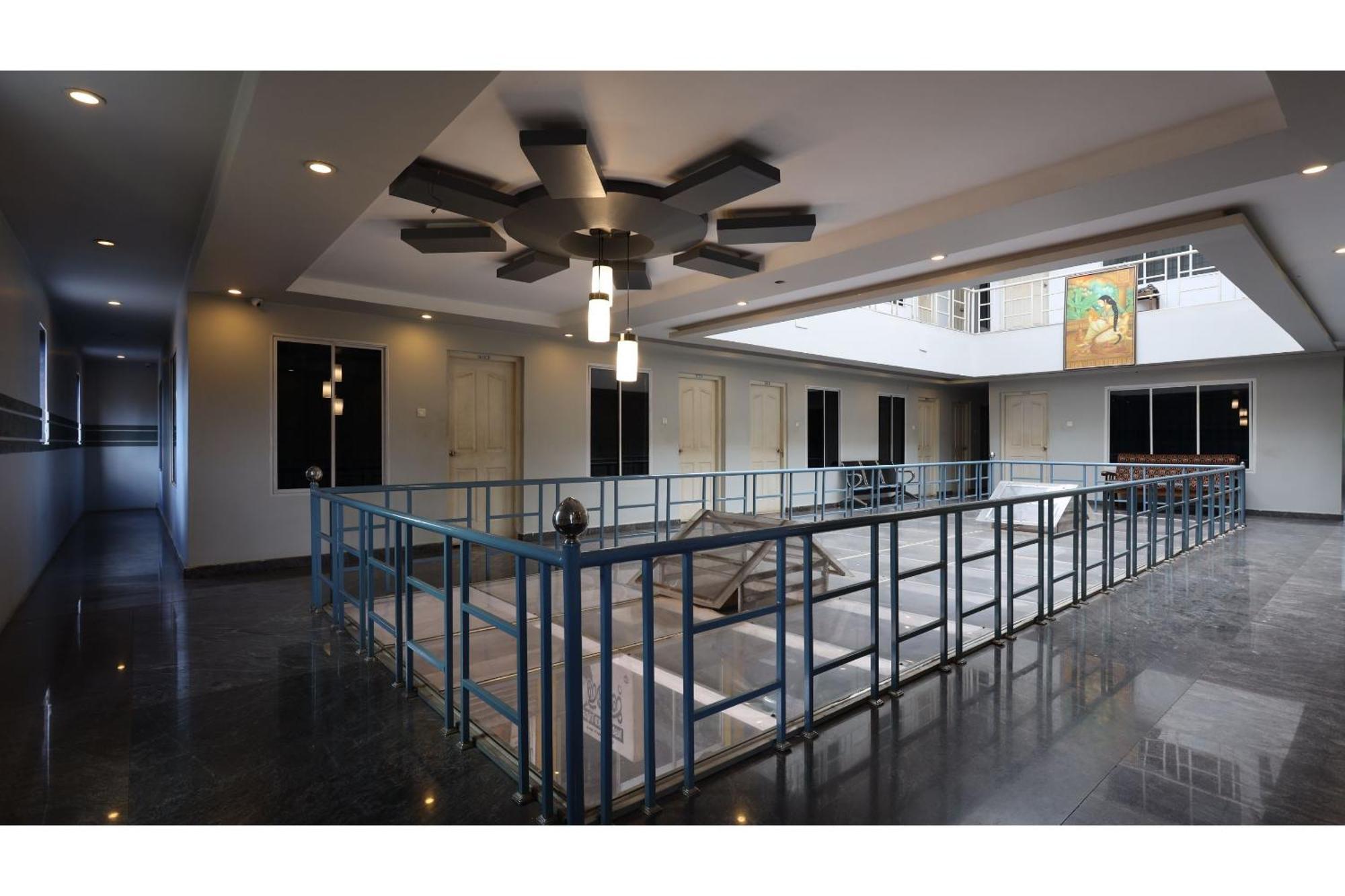 Hotel Collection O Ar Square Thrissur Esterno foto